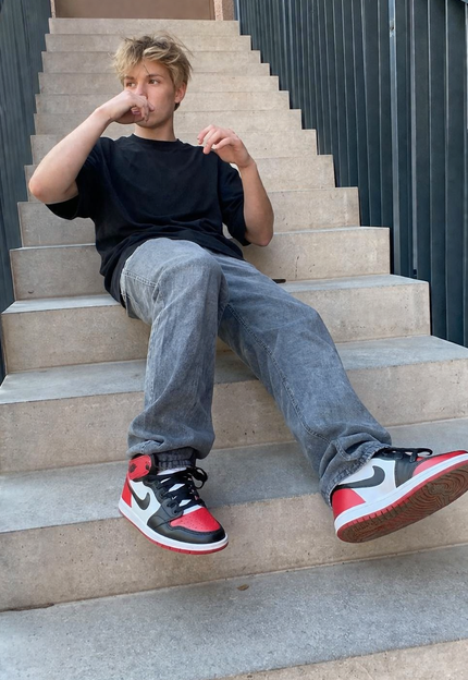 <strong>ELTON BELT</strong> | up close